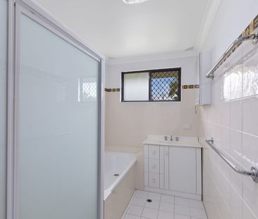 IDEAL FAMILY HOME - Photo 5