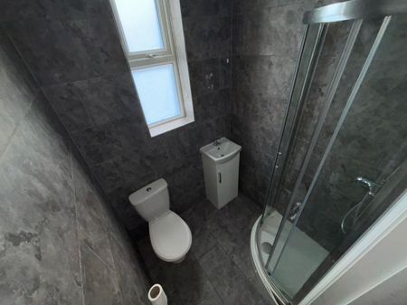 1 bed House Share - To Let - Photo 5