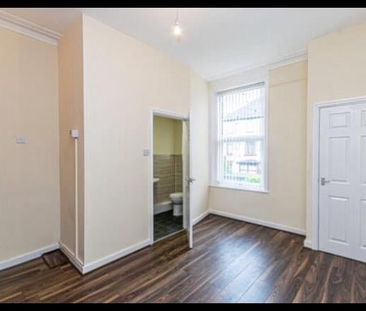 1 Bed Flat, Denman Drive, L6 - Photo 1