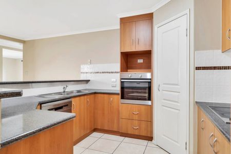 Perfectly located with room to move! - Photo 4