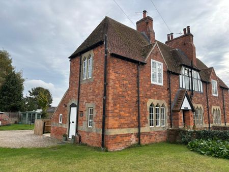 2 bedroom semi-detached house to rent - Photo 4