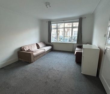 2 Bed Flat, Gainsborough Gardens, NW11 - Photo 2