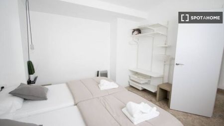 2 room luxury Flat for rent in Valencia, Spain - Photo 3
