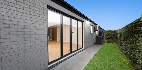 Modern 4-Bedroom Home in Peppercorn Estate! - Photo 2