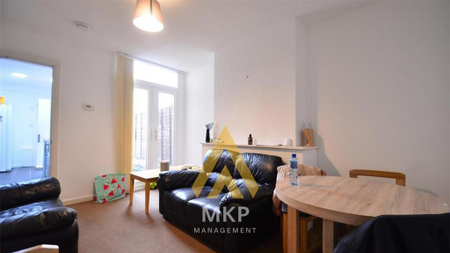 4 bedroom terraced house to rent - Photo 2