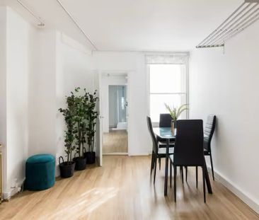 Studio Flat, Old Compton Street, W1D - Photo 6