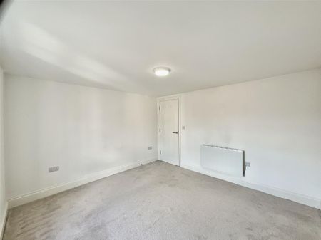 9 Esplanade Gardens, YO11 2AW, Scarborough - Photo 3