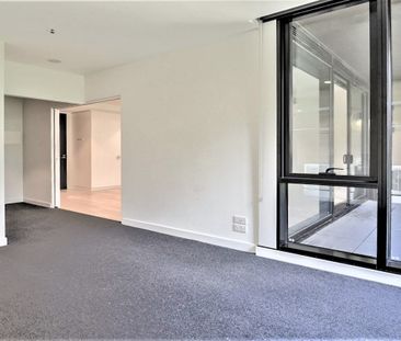 STYLISH AND SERENE APARTMENT - Photo 1