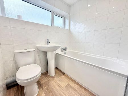 3 bedroom detached house to rent - Photo 5