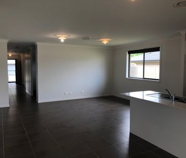 Beautifully Presented Home - Photo 1