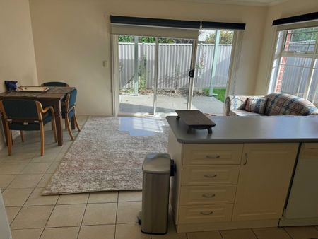 PERFECTLY POSITIONED QUIET 2 BEDROOM TOWNHOUSE WITH COURTYARD - Photo 4