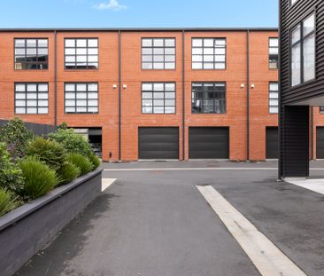 Three-story townhouse - Photo 6