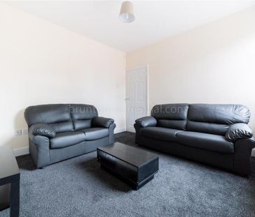 4 bedroom flat to rent - Photo 2