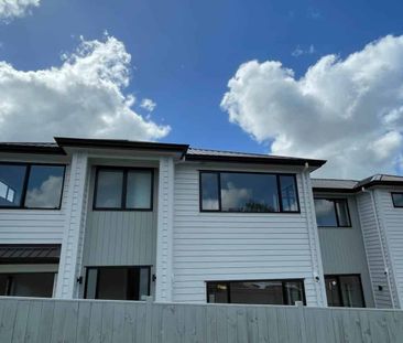 Brand New Build! Spacious & Sunny on West Harb... - Photo 2