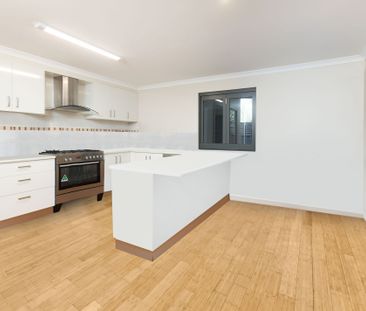 INNER CITY TOWNHOUSE - Photo 4