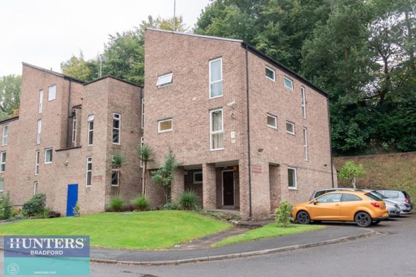 Frizley Gardens Frizinghall, Bradford, Yorkshire, BD9 4LY - Photo 1