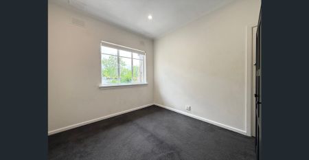 Modern Comfort and Convenience in a Blue-Chip Camberwell Pocket - Photo 4