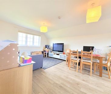 2 bedroom Flat To Let Total Size: 710 SQ FT - Photo 2