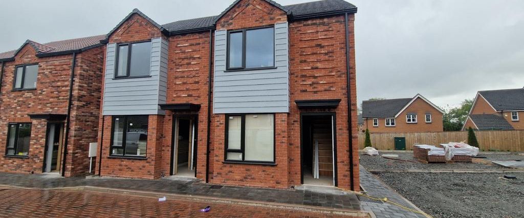 3 bedroom semi-detached house to rent - Photo 1