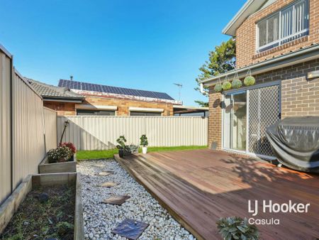 Modern Townhouse - Photo 4