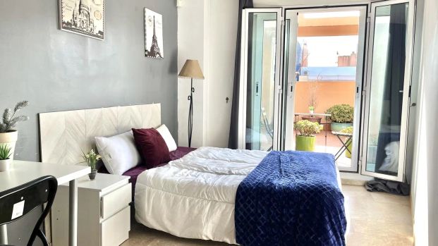 Room in a shared 7-bedroom apartment for rent in Mestalla - Photo 1