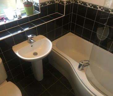 3 bedroom semi-detached house to rent - Photo 4