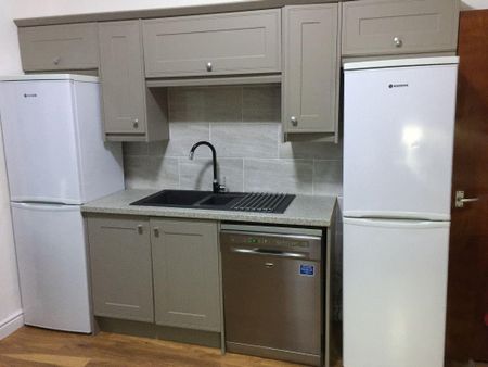 10 bedroom semi-detached house to rent - Photo 5