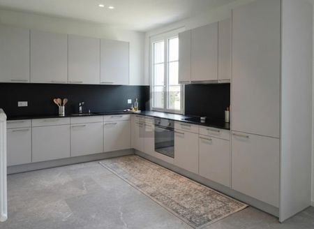 RÉNOVÉ, SPACIEUX ET LUMINEUX - Foto 2