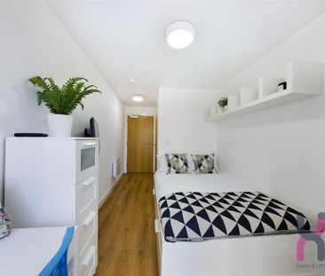 6 bedroom flat to rent - Photo 3