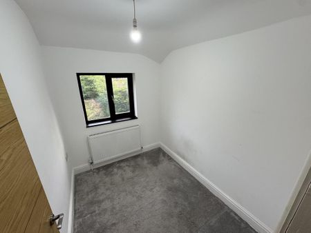 4 bedroom terraced house to rent - Photo 3