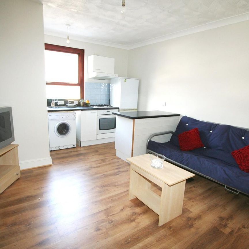 Flat 1, 329 KIRKSTALL ROAD Leeds - LS4 2HD - Photo 1