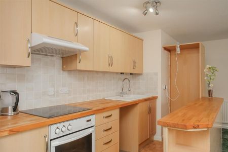 2 bedroom maisonette to rent - Photo 5
