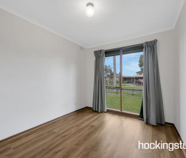 32 Holroyd Drive, - Photo 5