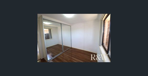 GRANNY FLAT WITH OWN ACCESS - Photo 1