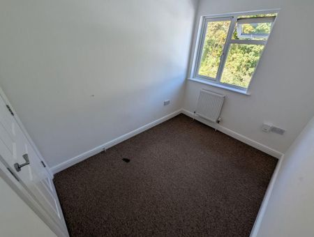 3 bedroom apartment to rent - Photo 4