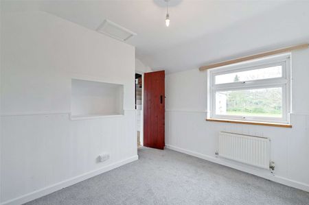 A delightful cottage with excellent links to the Cotswolds. - Photo 2