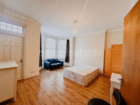 Arcadian Gardens, Wood Green, London, N22 - Photo 2