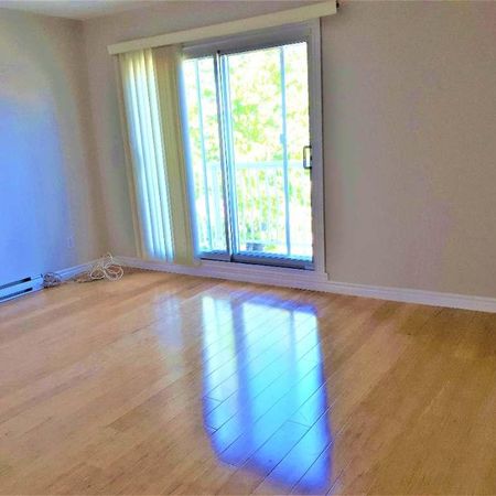 4 1/2 près Galeries d'Anjou et Walmart - Photo 3