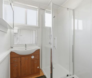 Three Bedroom Family Home - Photo 4