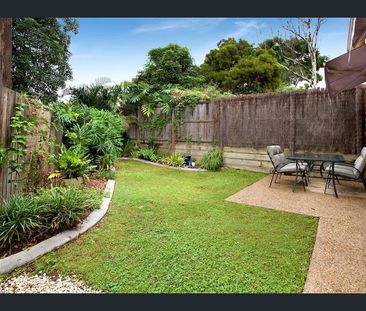 A luxury townhouse. Close to train, bus and schools. 3 Bedrooms Townhouse. - Photo 6