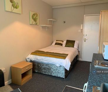 1 bedroom in a house share to rent - Photo 6