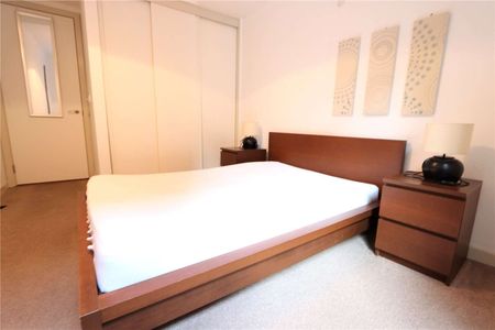 Spacious Fully Furnished One Double Bedroom Apartment in the popular Leftbank development in the heart of Spinningfields. Do not miss out! - Photo 3