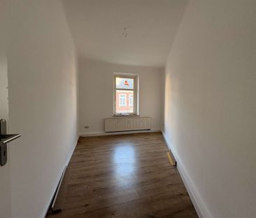 3 Raumwohnung in Böhlitz mit neuem Fußboden und Einbauküche! - Photo 3