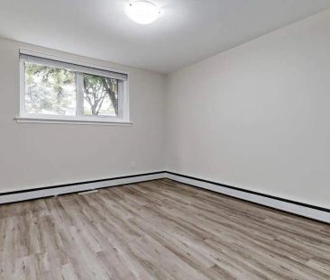 - 2 Bedroom at Crestwood Apartments - Photo 5