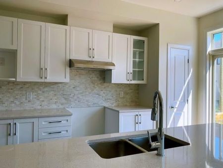 For Lease - 573 Lilith Street, Barrhaven, Ontario - Photo 2