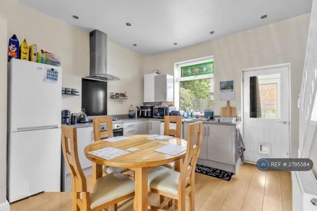 2 bedroom end of terrace house to rent - Photo 4