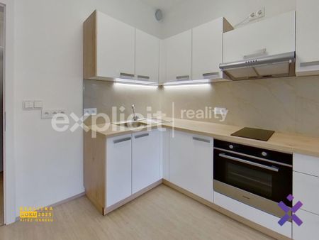 Pronájem bytu 1+kk 33 m2 - Fotografie 3