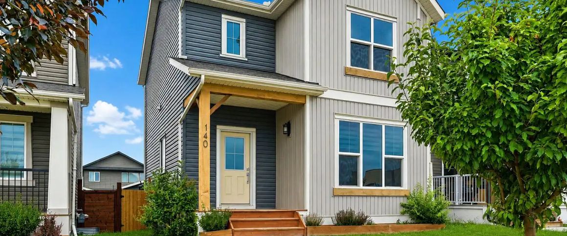 HOUSE WITH GARAGE, FENCED YARD & FAMILY COMMUNITY — 3 Bedrooms House - Photo 1