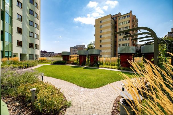 Świetna lokalizacja, ogrzewany ogród zimowy - Photo 1