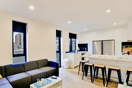 Twin Room in 8 Bed Apartment - Photo 4